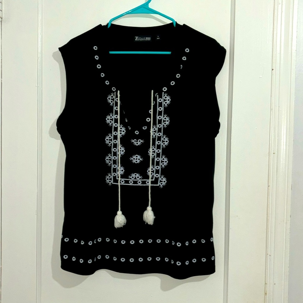 New York and Company, Black sleeveless blouse with white embroidery size XL